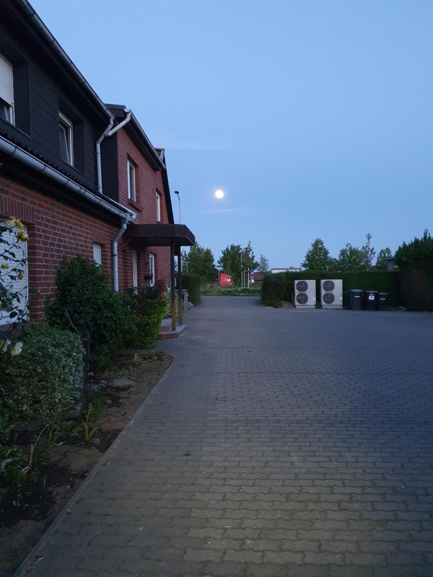 Neumuehler Hof- Ferienwohnung "Thomas" 3 Zimmer,3 Baeder Mit Dusche, Kostenfreie Parkplaetze Vor Dem Haus ชเวียรีน ภายนอก รูปภาพ
